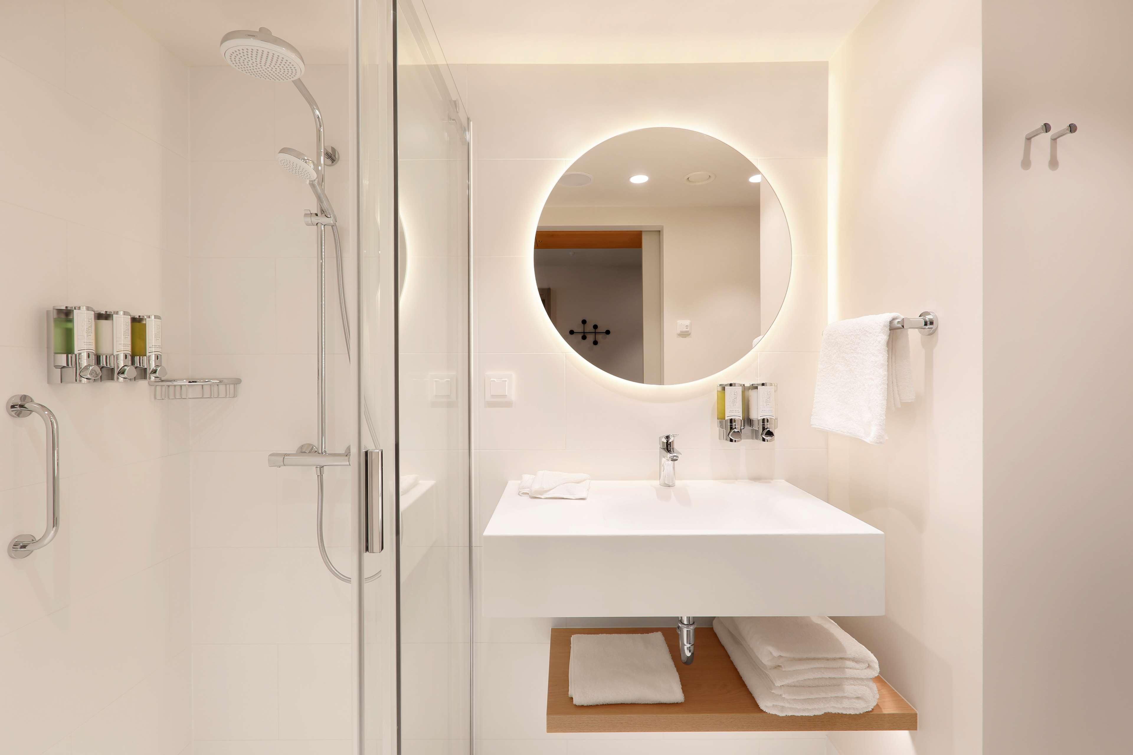 Hampton By Hilton Krakow Airport Hotel 3*