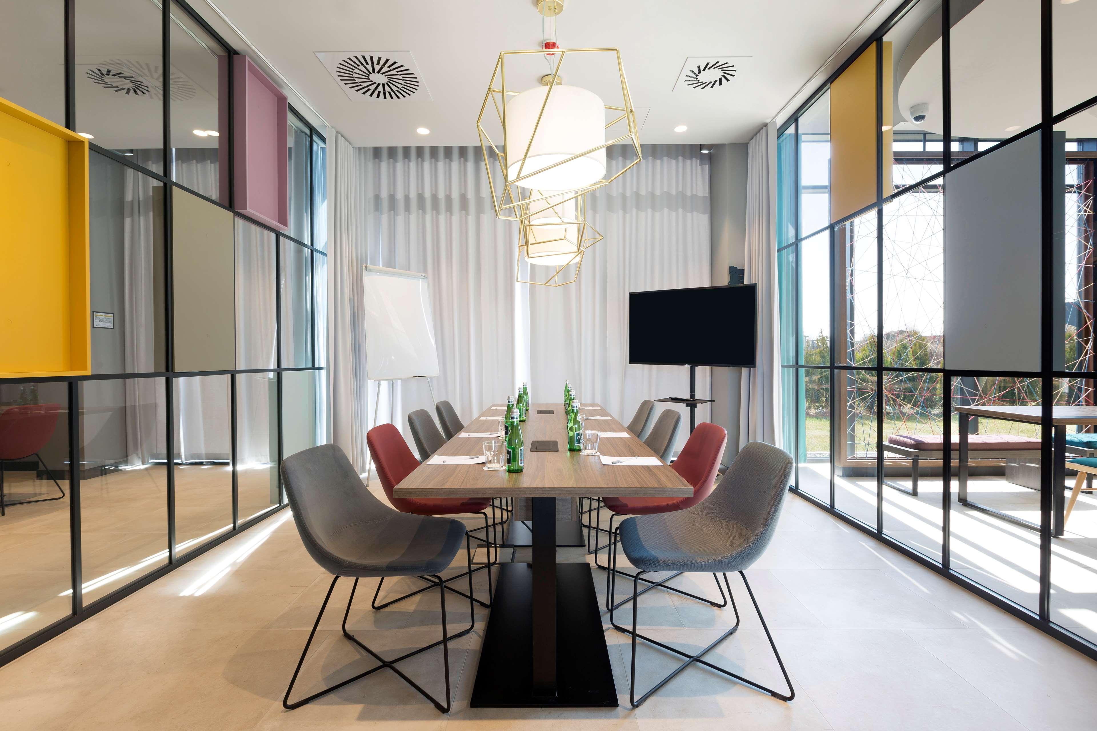 Hampton By Hilton Krakow Airport Hotel 3*