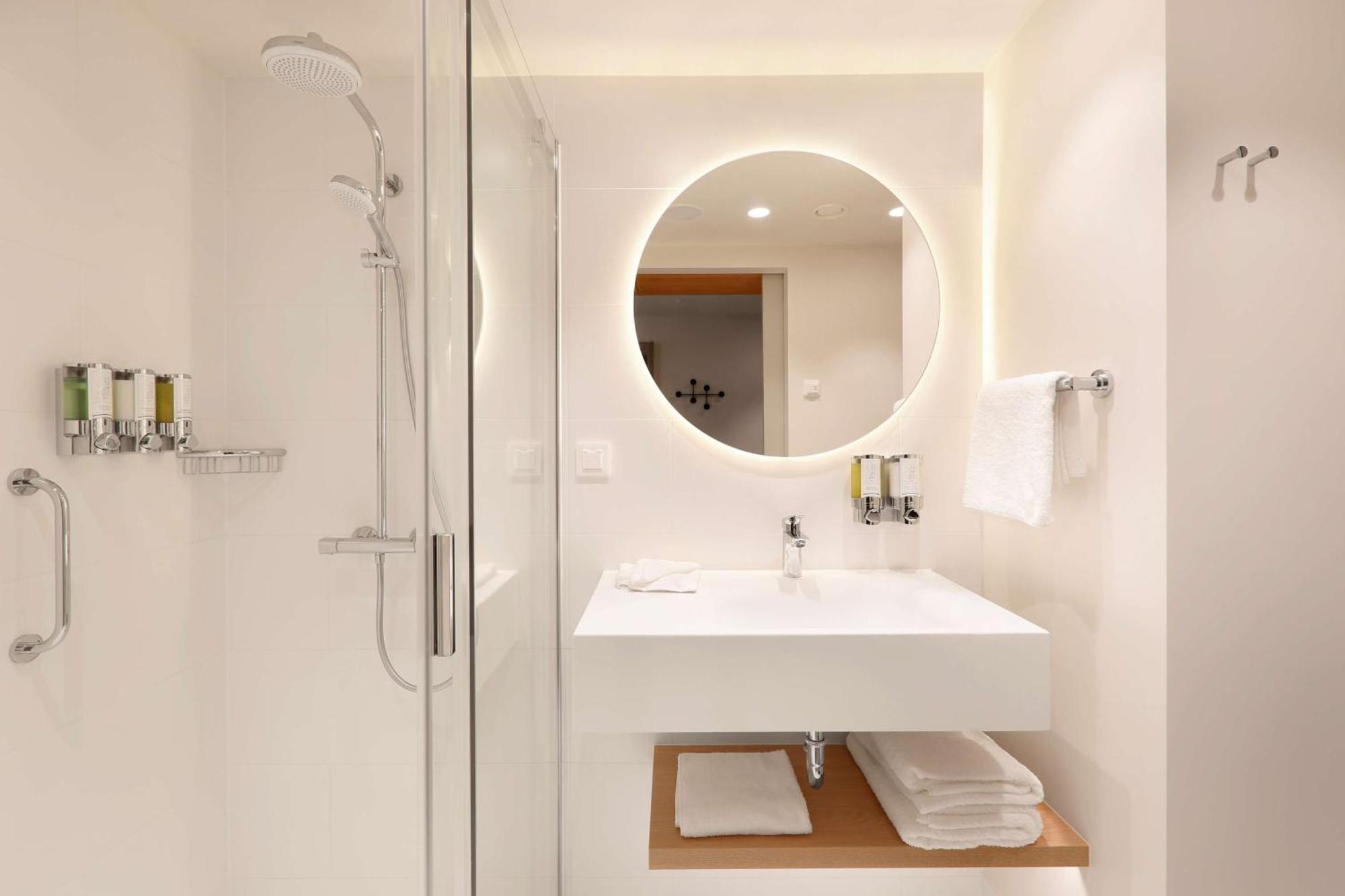Hampton By Hilton Krakow Airport 3*